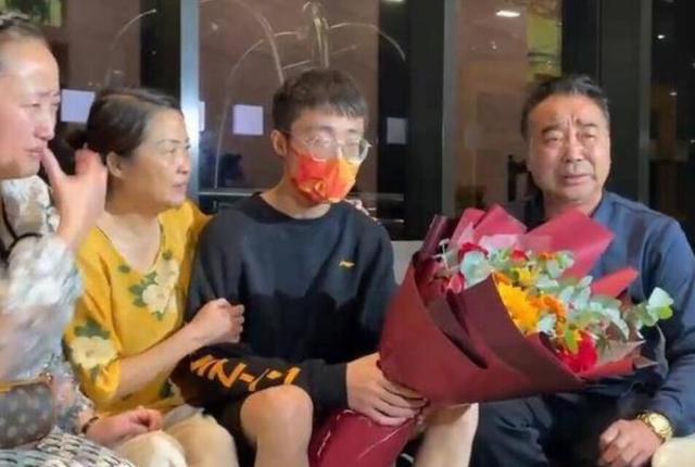 “天生富二代”是怎样的赶脚？从千万家庭被拐到亿万家庭他做到了