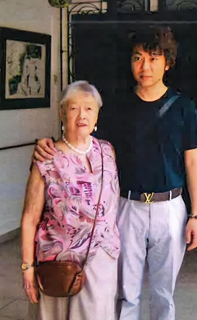 2006年，中国小伙“爱”上79岁新加坡富婆，上演了一出惊天骗局