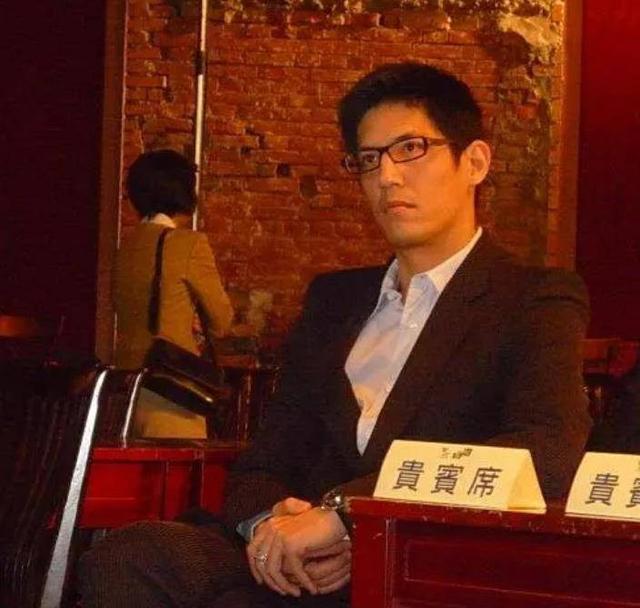 自爆性格分裂，16年婚姻破碎，这位“蒋氏后人”真面目如何？