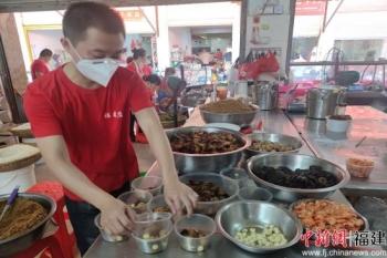 泉州烧肉粽：汇山珍海味 忆古早粽香