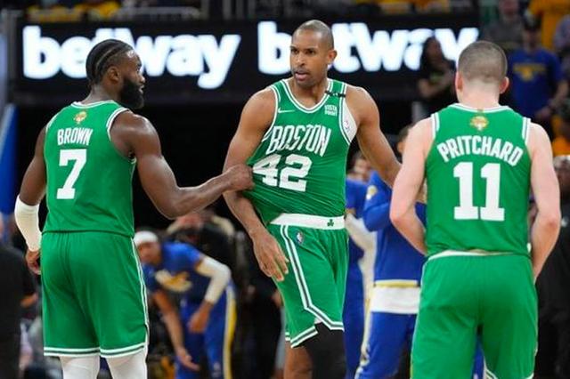 NBA总决赛首场：末节狂砍40分凯尔特人逆转胜勇士