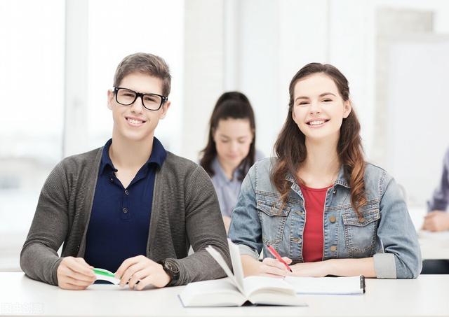 景鸿留学：英国留学文科专业有什么选择
