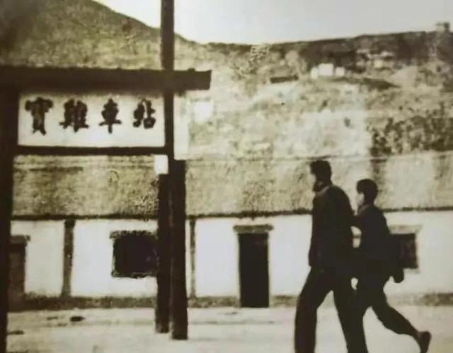 成在普铁，衰在高铁。宝鸡，昔辉煌，今路漫，爱依旧，梦依然