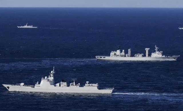 中国舰队横穿津轻海峡，本是日本给美军留的路，国际海域无可指摘