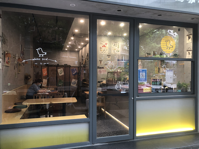 上海餐饮小店努力求生，人大代表呼吁管理服务更加精细化