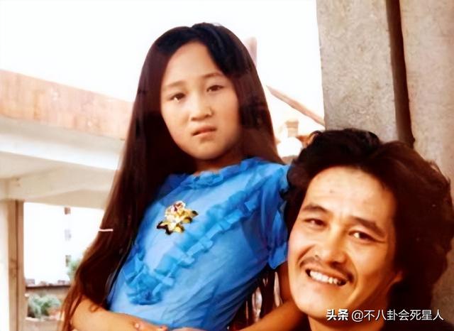 同是赵本山的基因，把原配的女儿和球球相比，差距就出来了