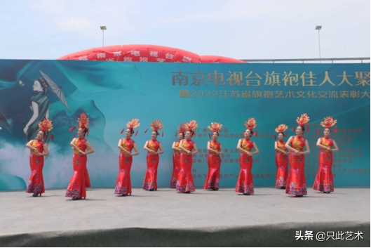 南京台办旗袍佳人大聚会 江苏省旗艺会嘉奖先进“女神”