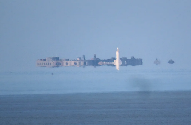 来自平行世界的“幽灵货船”？新加坡海岸空中惊现海市蜃楼