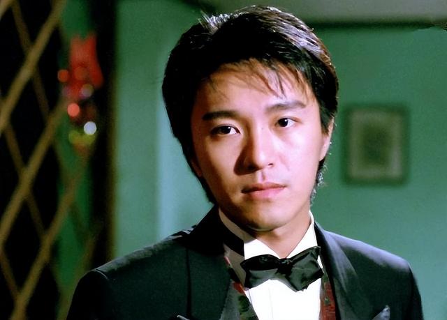 香港演员拍清朝片不剃光头，内地演员要剃头，难道前者更高贵吗？