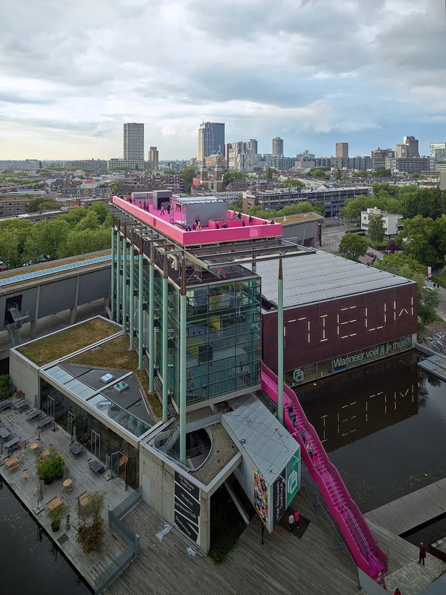 除了MVRDV 的“橙色”屋顶和“粉色”楼梯，屋顶空间还可以这样用