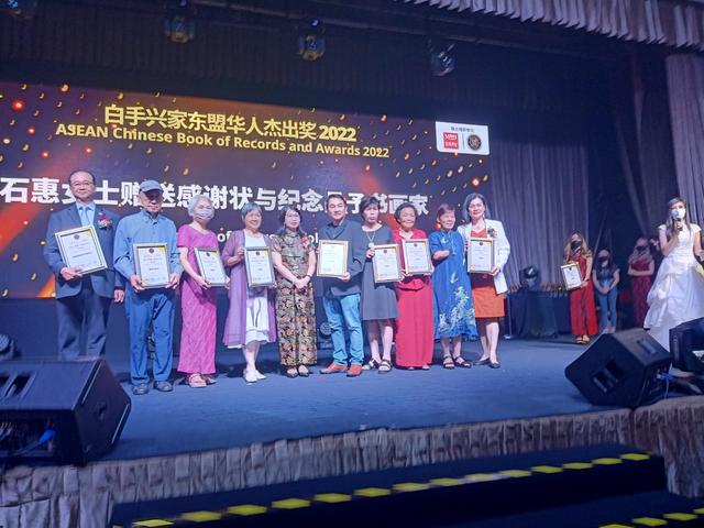 马来西亚第二届《白手兴家颁奖典礼暨慈善晚宴》精英荟萃拓商机