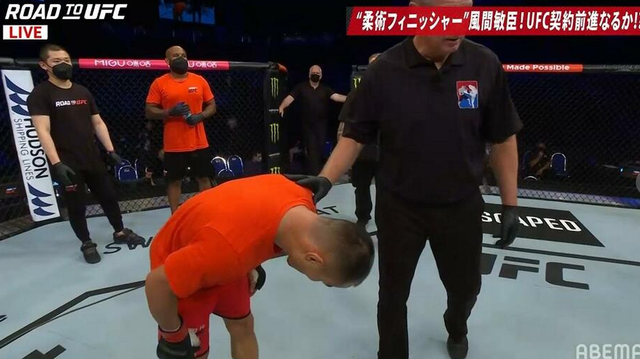 UFC：中国选手输掉中日之战赛后愤怒踢对方屁股 日本网友表达同情