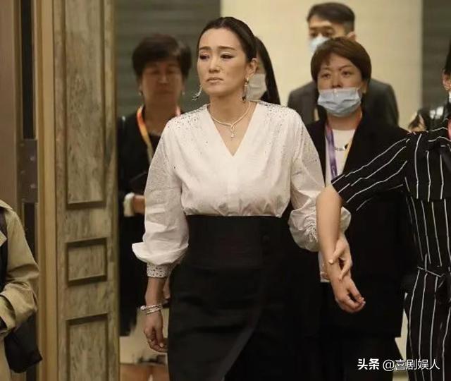 10位嫁给“糟老头”的女星，最大相差49岁，到底图他啥？