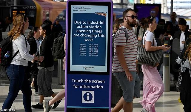 多条国际航线规则调整！英国铁路大罢工；机场行李堆积如山