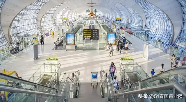 随着泰国旅游闸门的打开，今年的游客人数达到近200万