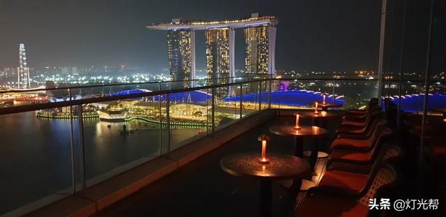 新加坡OUE Bayfront大楼餐厅灯光设计赏析