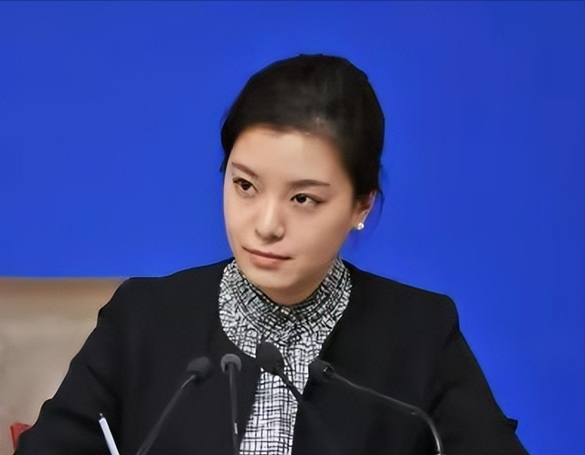杭州美女翻译，从小喜欢英语，大学没毕业，就被外交部相中，凭啥
