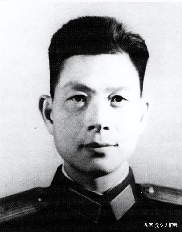 他带弟弟当红军，弟弟参加长征成少将，自己与组织失散晚年租房住