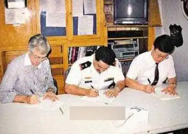 1993年银河号事件，沙祖康让人关掉船上风扇，用高温教训美国兵