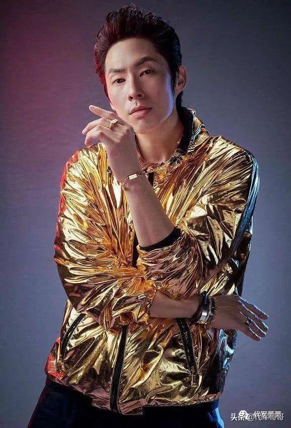 一恋大3岁女星，二恋小4岁富二代美女，如今44岁的他活成这样？