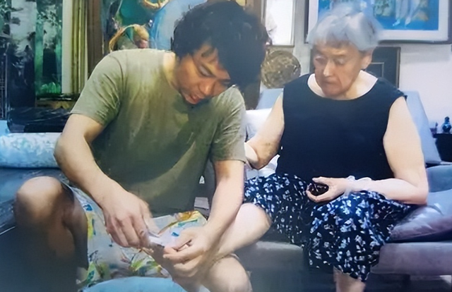 2006年：男子和79岁富婆同居，携妻子孩子密谋2亿家产，被判11年