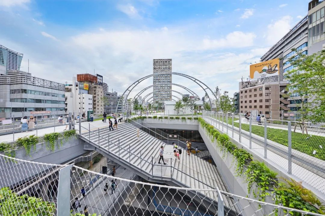 除了MVRDV 的“橙色”屋顶和“粉色”楼梯，屋顶空间还可以这样用