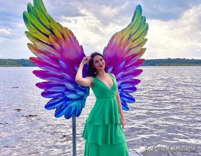 45张照片看世界：美国女强奸犯、荷兰女老师兼职拍电影