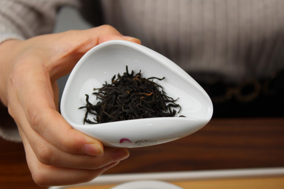 江苏2大“尴尬”名茶，因价格便宜被嫌弃，实则都是优质的口粮茶