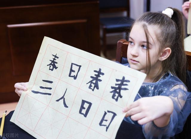 学习平台报道广西师大派驻印尼孔院中方院长廖老师出镜接受采访