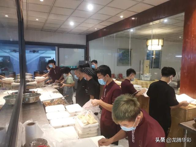 海口：龙华区向防疫一线工作人员献爱心、送清凉！