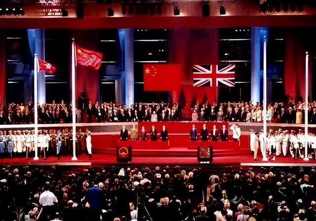 1997年我军坚持提前2小时进驻香港，中央：英军撤离暴露重大隐患