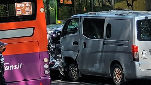 宏茂桥巴士货车轿车相撞 轿车司机送院 新加坡