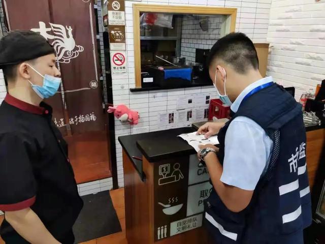 麻辣烫之王杨国福，多次因“脏”上热搜，为何能狂开6000家门店