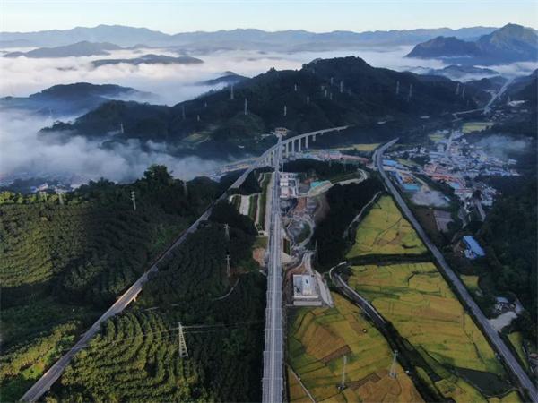 「最佳CP•非常合拍」美美与共 沿着中老铁路开启一场缤纷跨境之旅