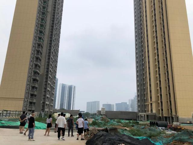 专家谈停贷事件：长远看要降低经济对房地产的依赖