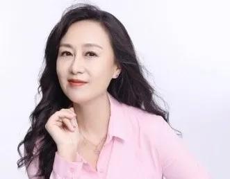演员吴玉芳：21岁拿影后，嫁江嘉良，为爱隐退生2女