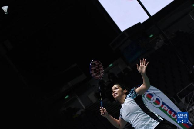 羽毛球——新加坡公开赛：何冰娇不敌内瓦尔