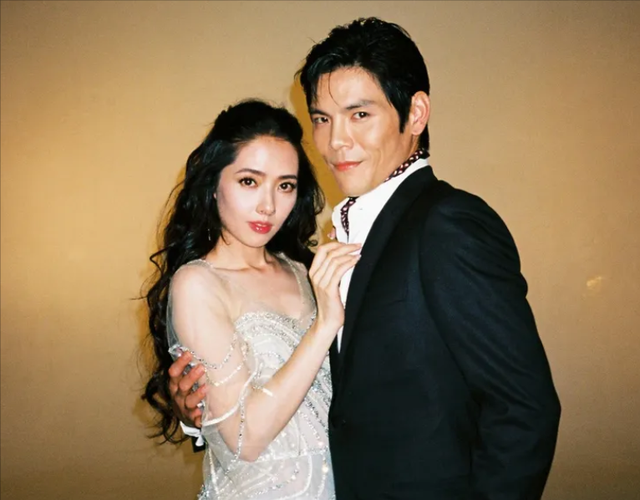 向佐“不讲武德”，向太护犊子，郭碧婷的这场“赌豪”本就是败局