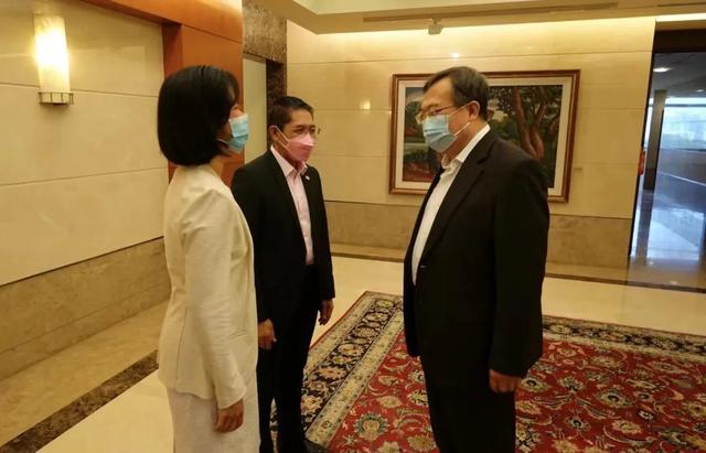 刘建超会见新加坡政府和人民行动党相关负责人