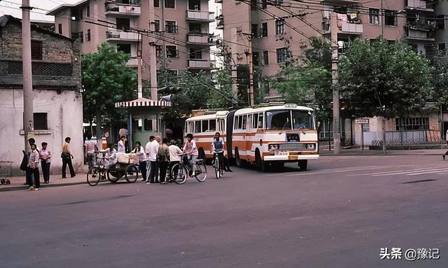 郑州30年“城长”史，迄今关于“停贷事件”成因最深刻的梳理