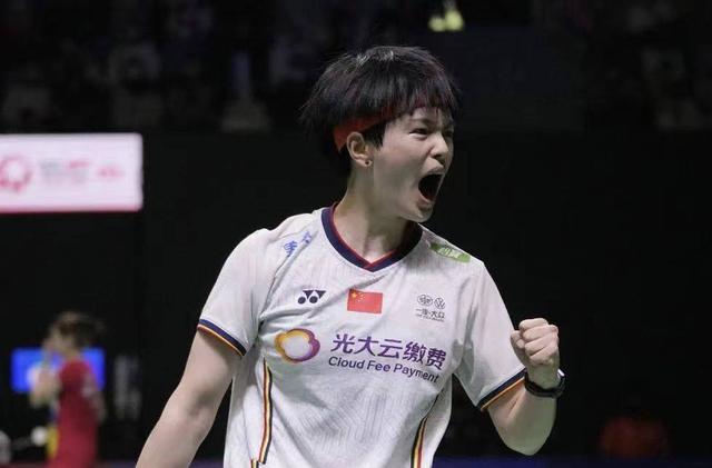 2-0！王祉怡击杀日本选手，实力不输陈雨菲，决赛与奥运亚军争冠