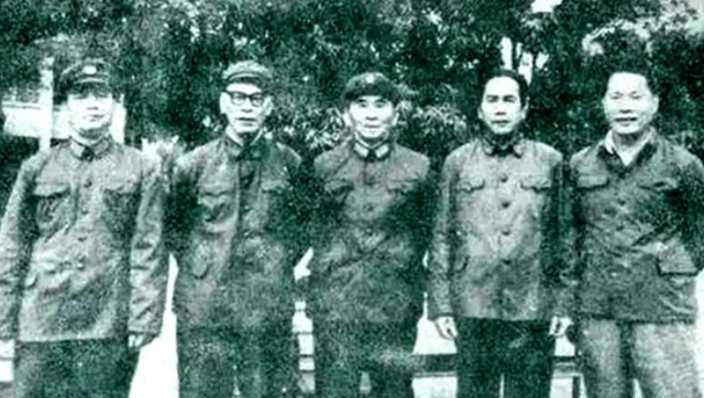 1955年授衔，红旗不倒的琼崖纵队3名总队长，分别获得什么军衔？