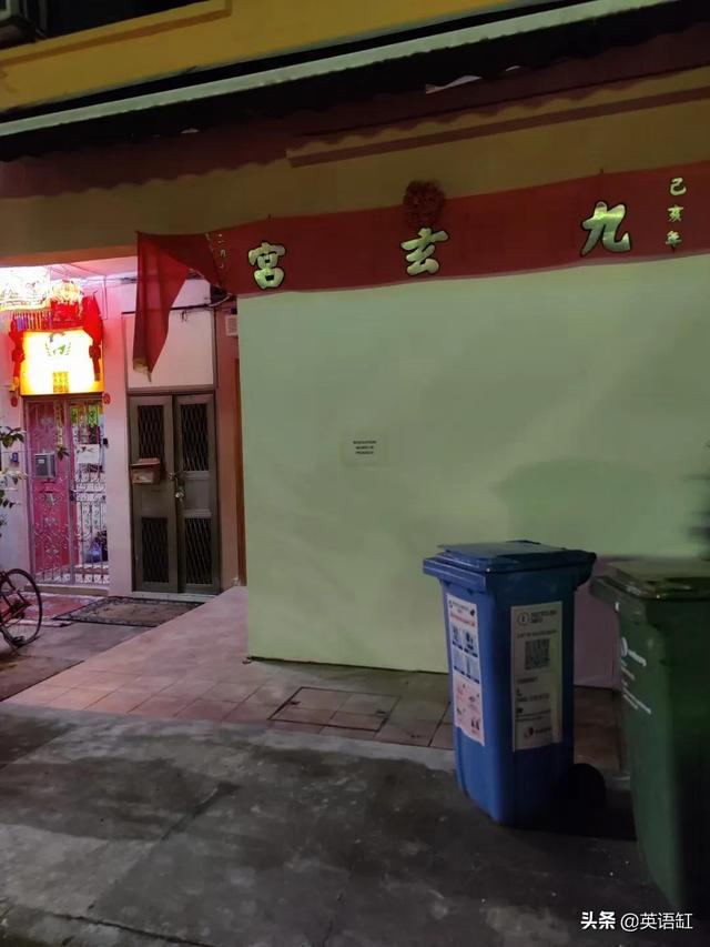 新加坡的各种信仰能够和平共处，也是一种繁荣的表现