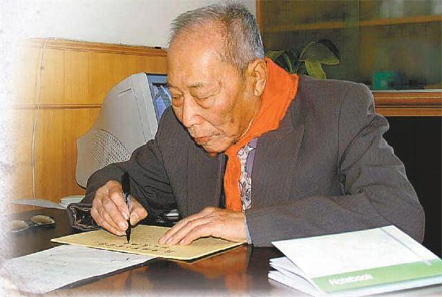 哥哥是皇帝，大伯是光绪，奶奶是慈禧，他却非常低调地活到2015年