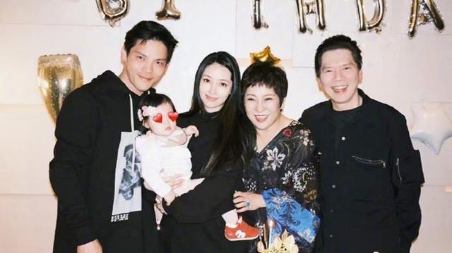 "买断自由"郭碧婷：被向佐飙车吓哭，高龄生子暴露悲惨婚姻