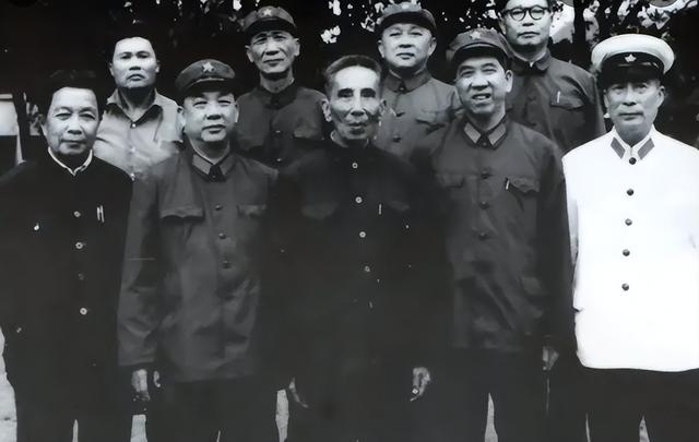 1955年授衔，红旗不倒的琼崖纵队3名总队长，分别获得什么军衔？