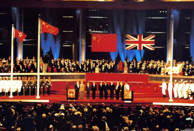 香港回归有惊心动魄？英国曾用核武器瞄准中国，中英谈判了22轮