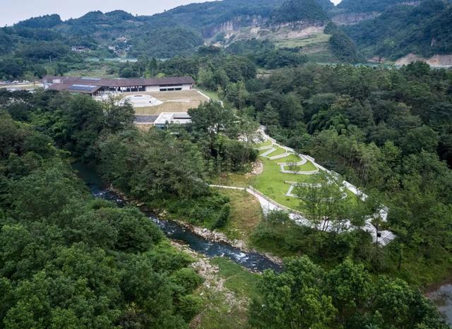 玩转景观高差 | 百变「台地」让空间有趣