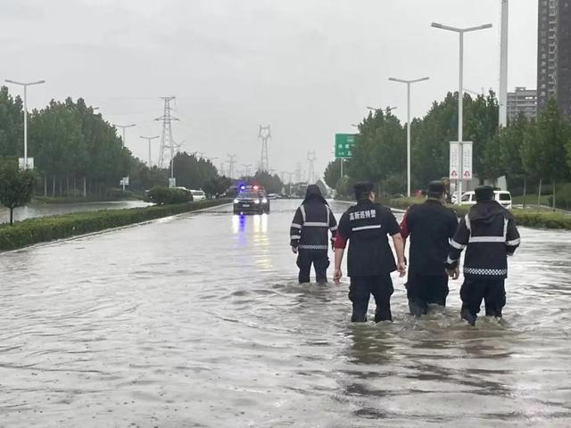 郑州9400人防汛值守应对大暴雨/丁文霞任中牟县委书记/感染超千人，国内一地最新通报/河南发布黄色预警