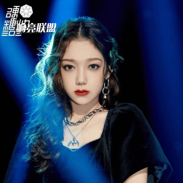 希林娜伊高放自信否认抄袭：2年前手绘灵感，五字妹子太委屈了
